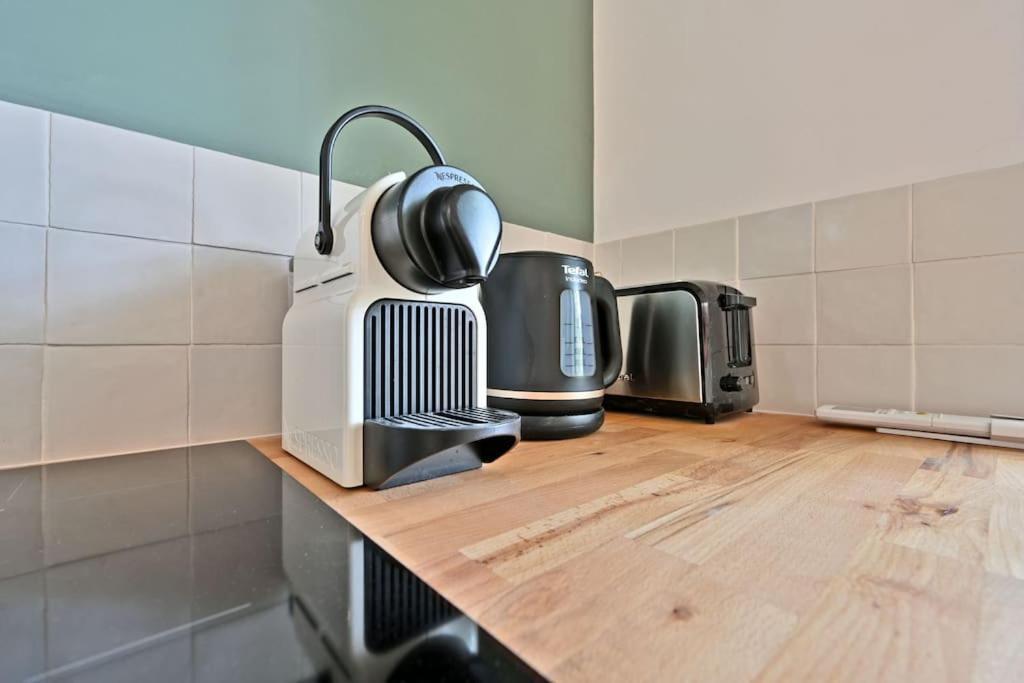 Au Coeur Des Platanes - Parking Gratuit Sous-Terrain - Clim - Balcon Apartman Avignon Kültér fotó